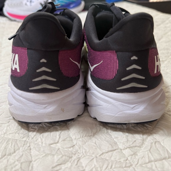 Hoka Clifton – Magenta/Black/White – Women’s 9B - Picture 2 of 5